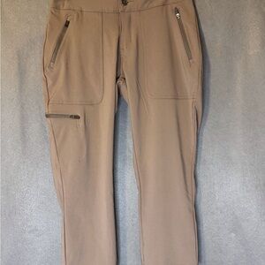 Columbia Women's Brown Capris with Zippered Pockets. Excellent Condition